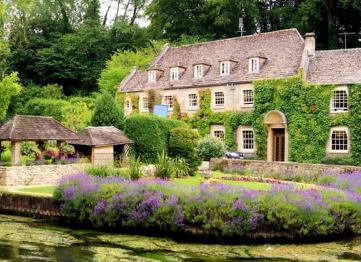 Bibury Cotswolds Swan Inn Adobe Paid Scaled 805